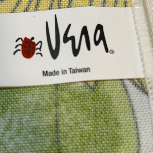 Yellow Floral Vera Neumann Rectangle Tablecloth 83x60” - Picture 3 of 5